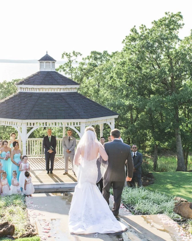 Have you ever seen such a serene outdoor ceremony?! ? This intimate gazebo at lonestarlodgeandmarina is where Kristina and Chancey