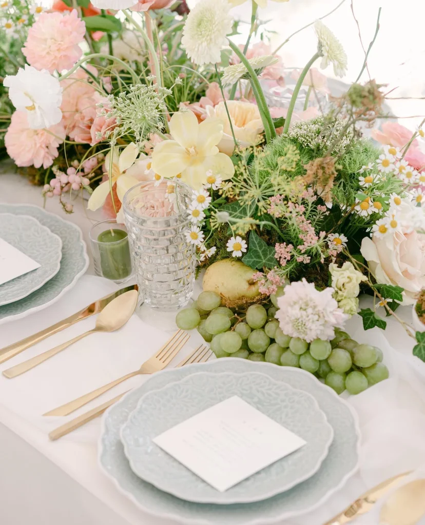 Helping us to welcome in the warm summer weather is this pastel wildflower wedding inspiration captured by gabypineda_photo in the